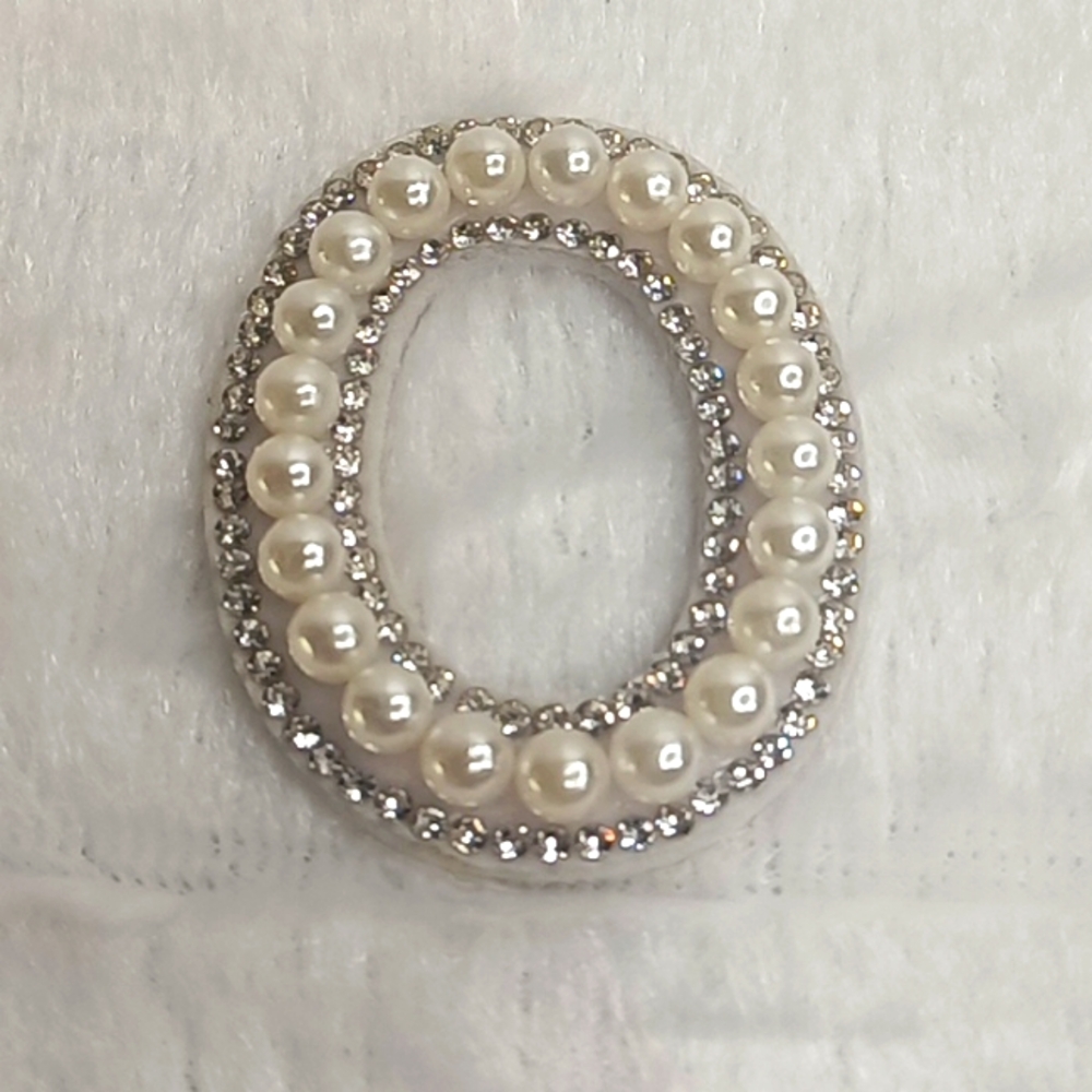 Handmade Pearly White Beaded Initial Brooch - Picture 6 of 9